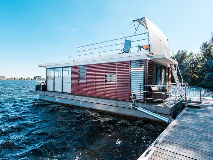 Hausboot in Xanten mit Schwimmbecken in Xanten, Kreis Wesel