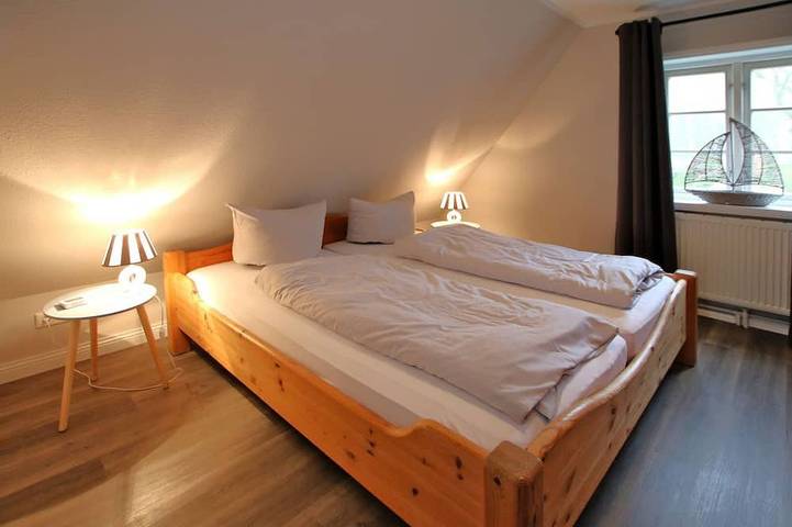 Ganze Wohnung, Starklef 29, Whg. 2 - Ferienwhg. in Wyk, 2 Personen im Og, 2- Familienhauses, 3 in Nordfriesische Inseln (Schleswig-Holstein) (Schleswig-Holstein), Wyk auf Föhr