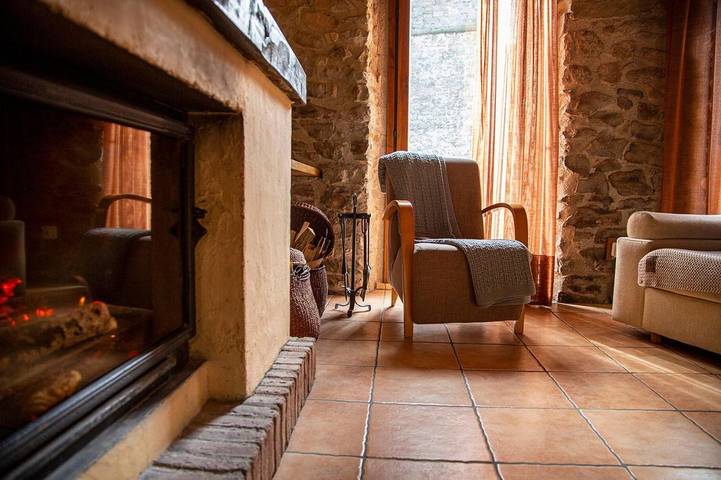 Casa rural para 8 personas, con jardín además de piscina y vistas, Familias con niños en Cataluña - 3