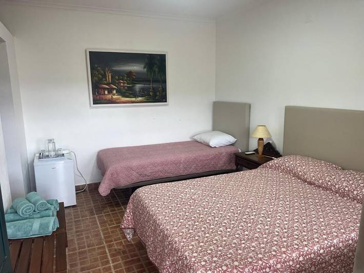 Location de vacances pour 4 personnes, avec vue et terrasse ainsi que jardin et piscine dans Corte do Pinto - 2