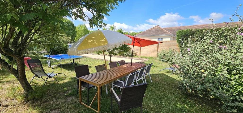 Gîte pour 8 personnes, avec jardin dans Ébreuil - 3