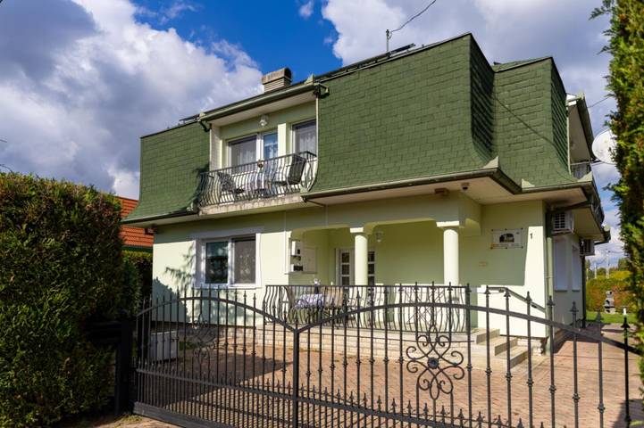 Ferienwohnung für 4 Personen, mit Garten und Balkon, kinderfreundlich in Zalakaros