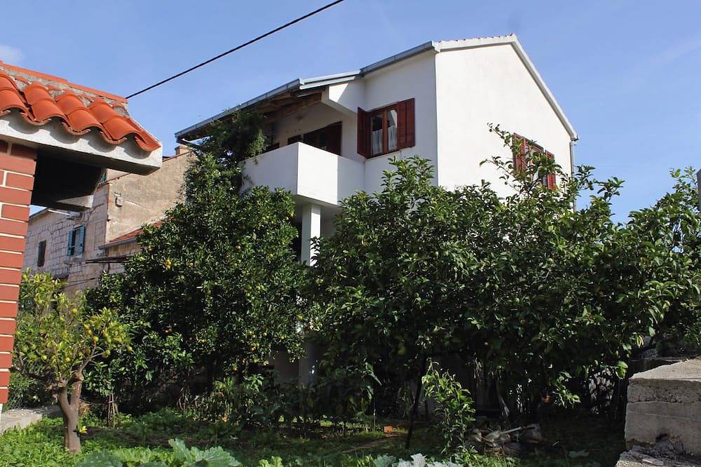 Ganze Wohnung, 1-Zimmer-Ferienwohnung mit Balkon Vis (A-2435-a) in Vis Stadt, Vis