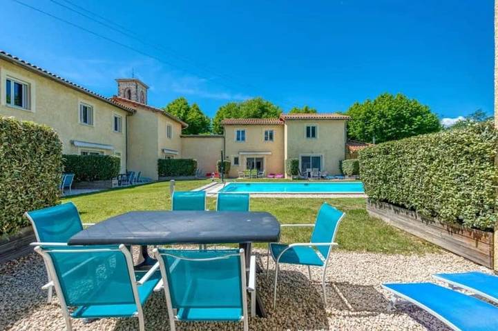 Location de vacances pour 5 personnes, avec jardin et piscine à Gagnières