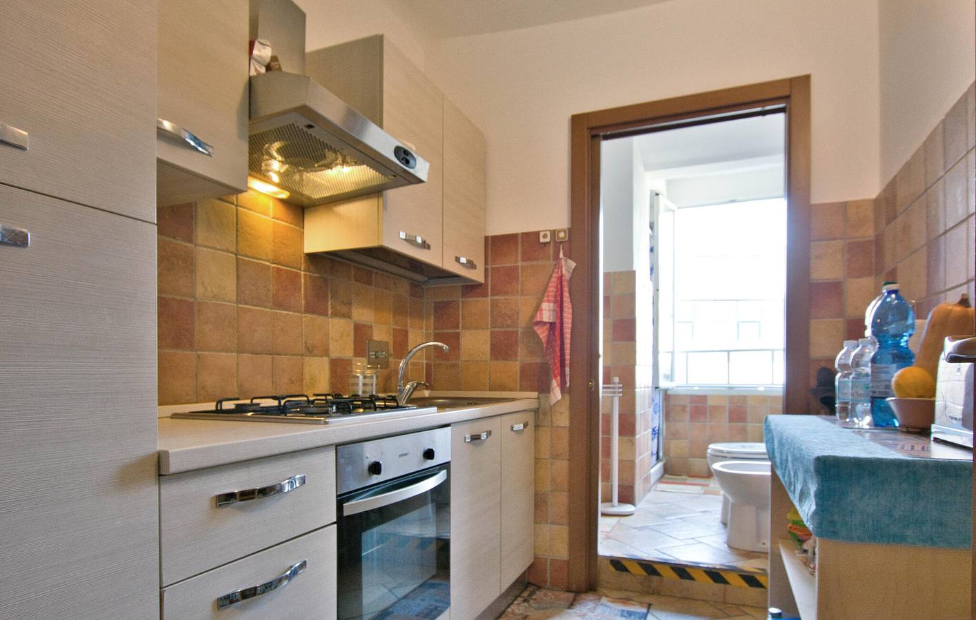 Appartamento intero, Accogliente appartamento con una camera da letto vicino alla spiaggia, dotato di comfort moderni in Varazze (Città), Varazze