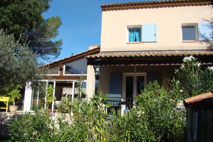 Location de vacances pour 2 personnes, avec jardin ainsi que piscine et terrasse à Saint-Maximin-la-Sainte-Baume - 3