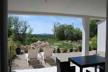 Gîte pour 2 personnes, avec terrasse et jardin à Baudinard-sur-Verdon