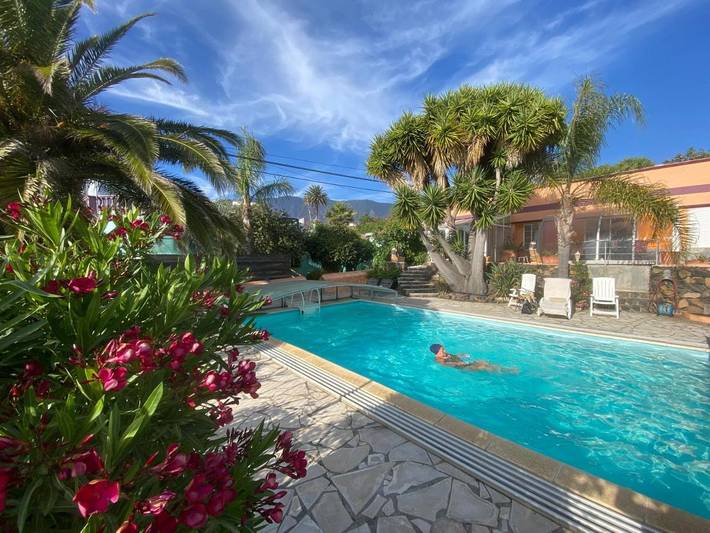 Chalet para 5 personas, con piscina y vistas además de jardín y sauna, Se admiten mascotas en La Palma