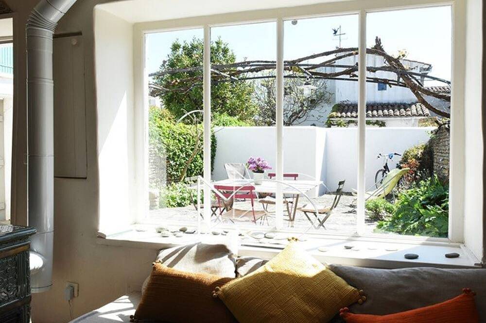 Casa con Encanto en Les Portes-en-Ré: Patio Soleado, Wifi, y Cerca de la Playa in Les Portes-en-Ré, Isla de Ré