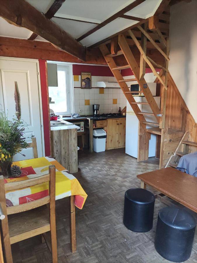 Maison de campagne pour 3 personnes, avec jardin ainsi que vue et terrasse à Moustey