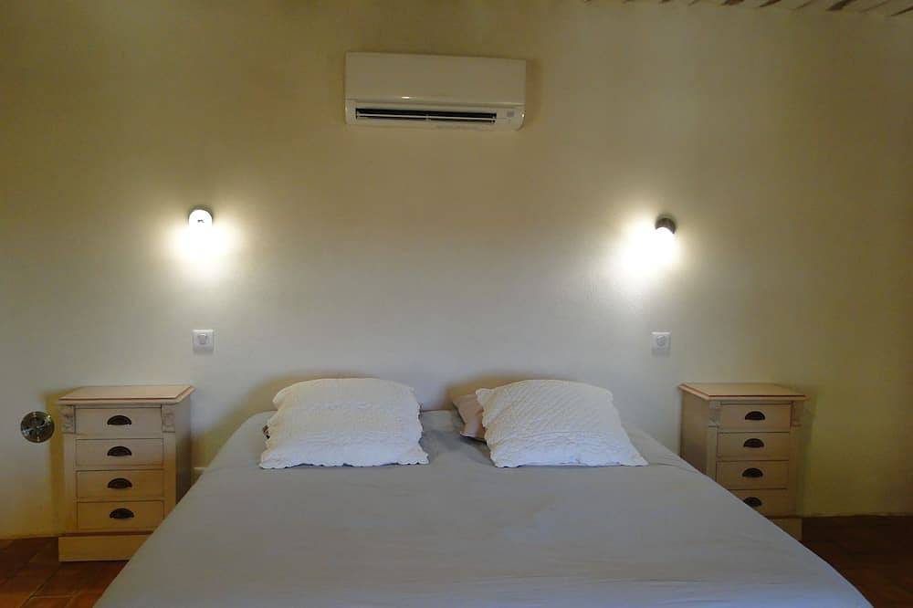 A comfortable flat in a wine region in Saint-Hippolyte-le-Graveyron, Parc naturel régional du Mont-Ventoux