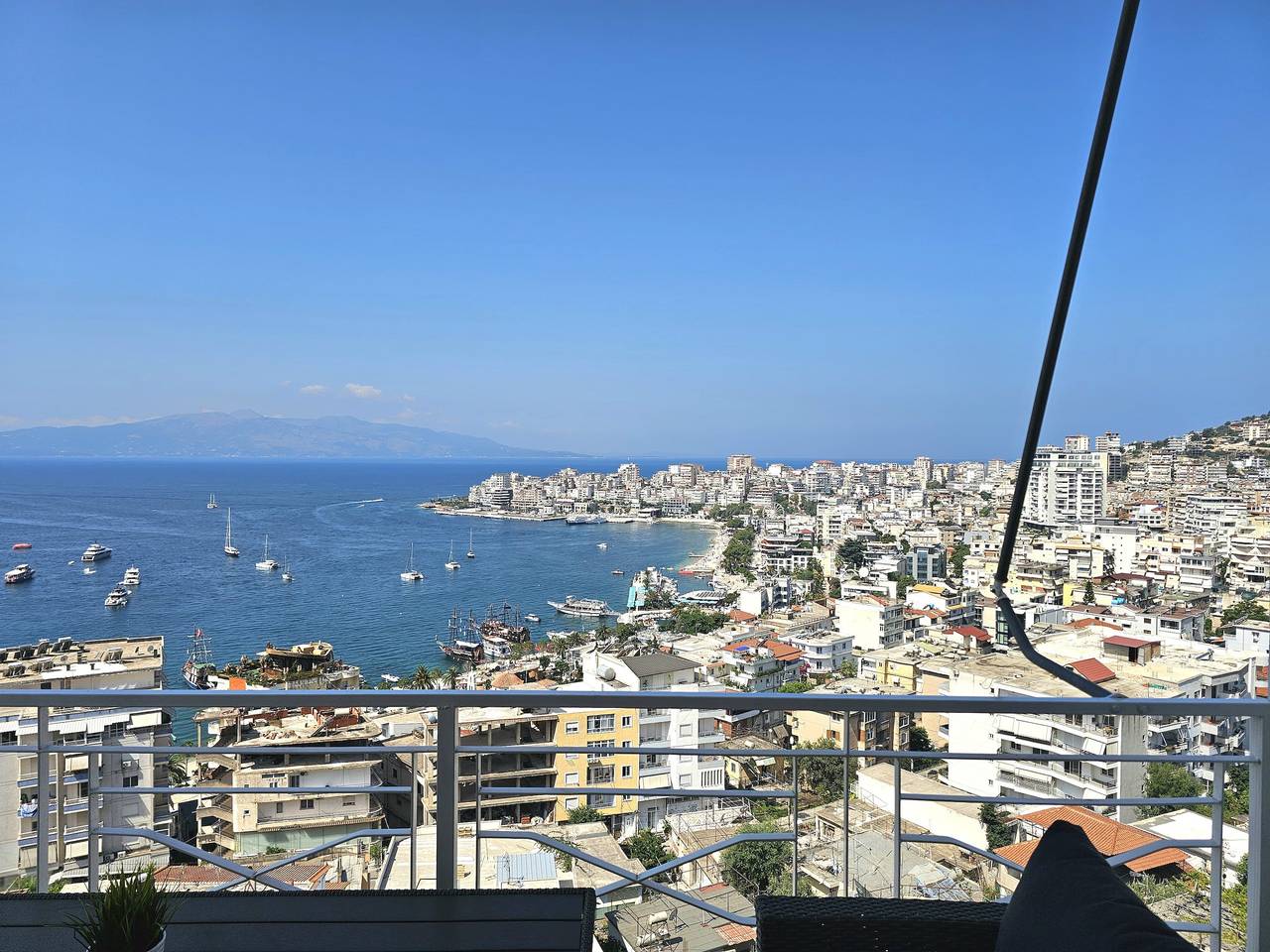 Ganze Wohnung, Ferienwohnung für 4 Personen mit Balkon in Sarandë, Vlorë