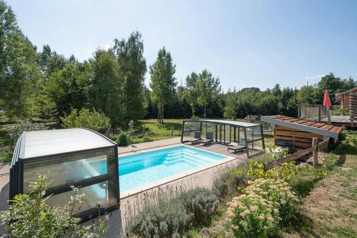Holiday Home 'Private Pool Spa and Sauna' with Lake View, Private Pool and Wi-Fi in Uzemain, Épinal region