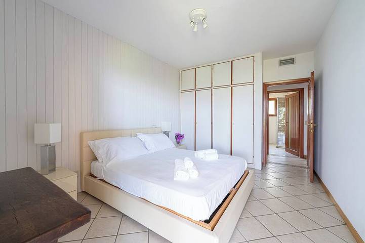 Villa directly by the lake with garden. in San Felice del Benaco, Montagnes autour du lac de Garde
