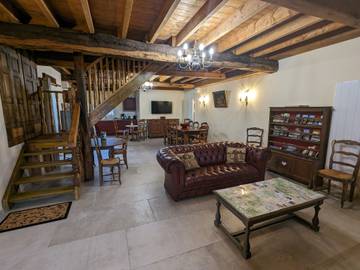 Gîte pour 11 personnes, avec jardin dans Sigloy