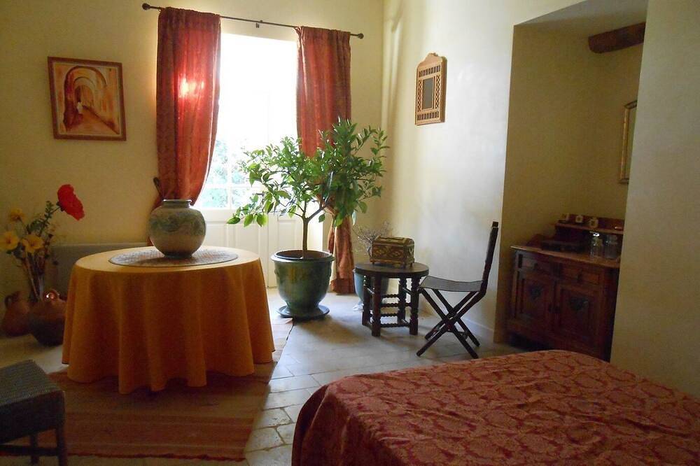 En Terre de Provence, le Mas Valérian in Mollégès, Région d'Arles