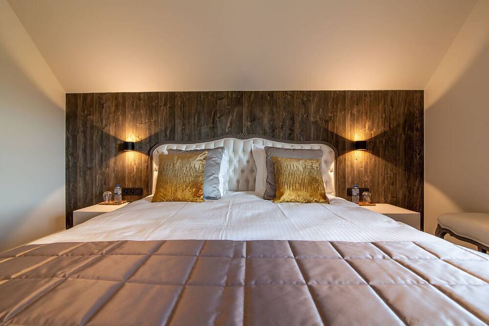 Gezellige hoeve voor 30 personen met binnenzwembad, infraroodsauna, speelplein. in West-Vlaanderen