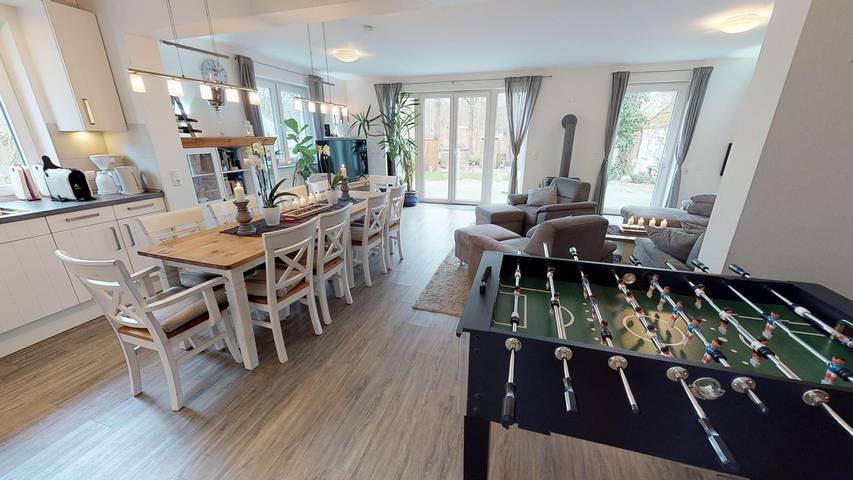 Ferienhaus für 8 Personen, mit Balkon und Whirlpool sowie Terrasse und Garten in Laboe - 2