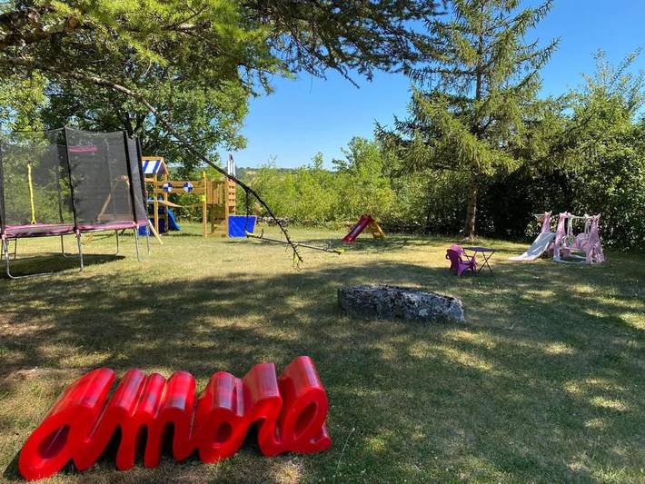 Location de vacances pour 8 personnes, avec piscine ainsi que vue et terrasse, animaux acceptés à Montdoumerc - 2