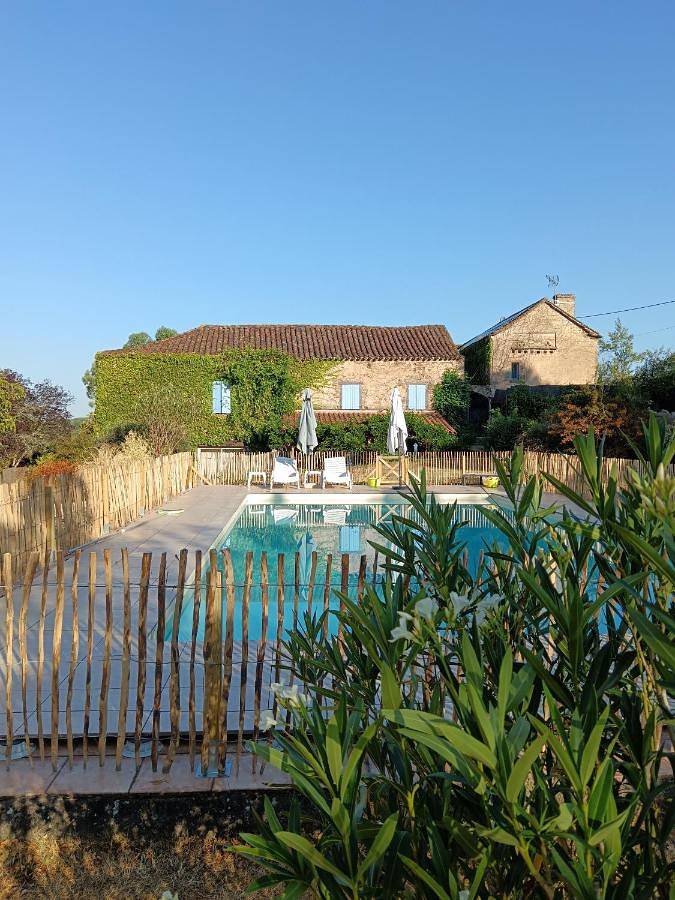 Location de vacances pour 6 personnes, avec Terrasse et Jardin ainsi que Piscine et Vue à Le Ségur