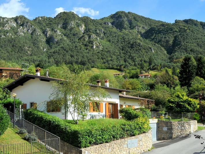 Casa vacanza per 6 persone, con Terrazza e Giardino a Idro
