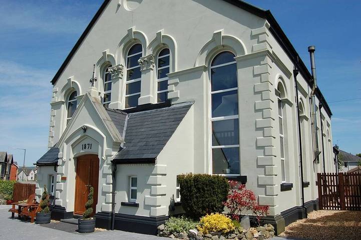 Holiday rental for 14 people, with balcony and hot tub in Tywyn