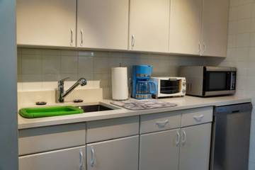 Vacation Rental for 4 Guests in Calgary, Canadian Rocky Mountains, Picture 3