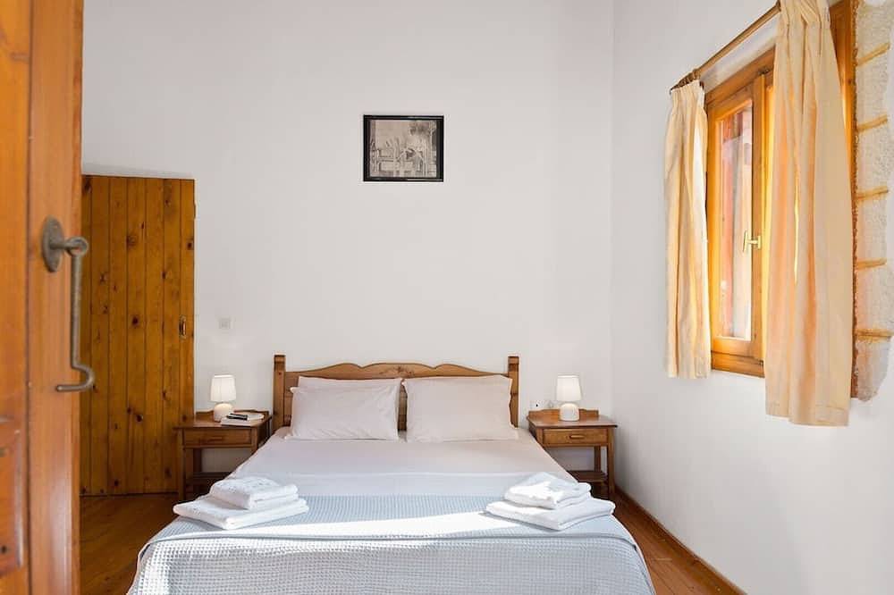 Handsome stone Cretan Villa just 3Km from the beaches of Kalives and Almirida in Kalyves, Chania und Umgebung
