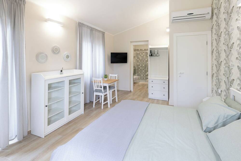 Ganze Wohnung, Diana studio apartment, fully equipped, in a relaxing corner of greenery in Fiumicino, Rom Provinz