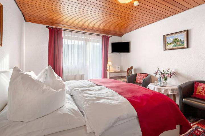 Hotel Bären - Three-Star Double Room 7 / incl. Breakfast / 3 Guests / Balcony with Mountain View in Bernau im Schwarzwald, Südschwarzwald