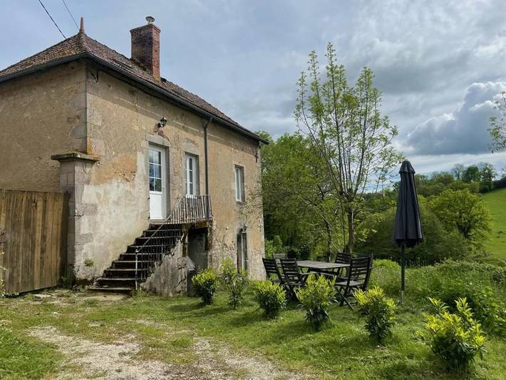 Location de vacances pour 6 personnes, avec Jardin ainsi que Piscine et Vue à Étang-sur-Arroux