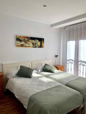 Gîte pour 4 personnes, avec vue ainsi que terrasse et jardin dans Novales