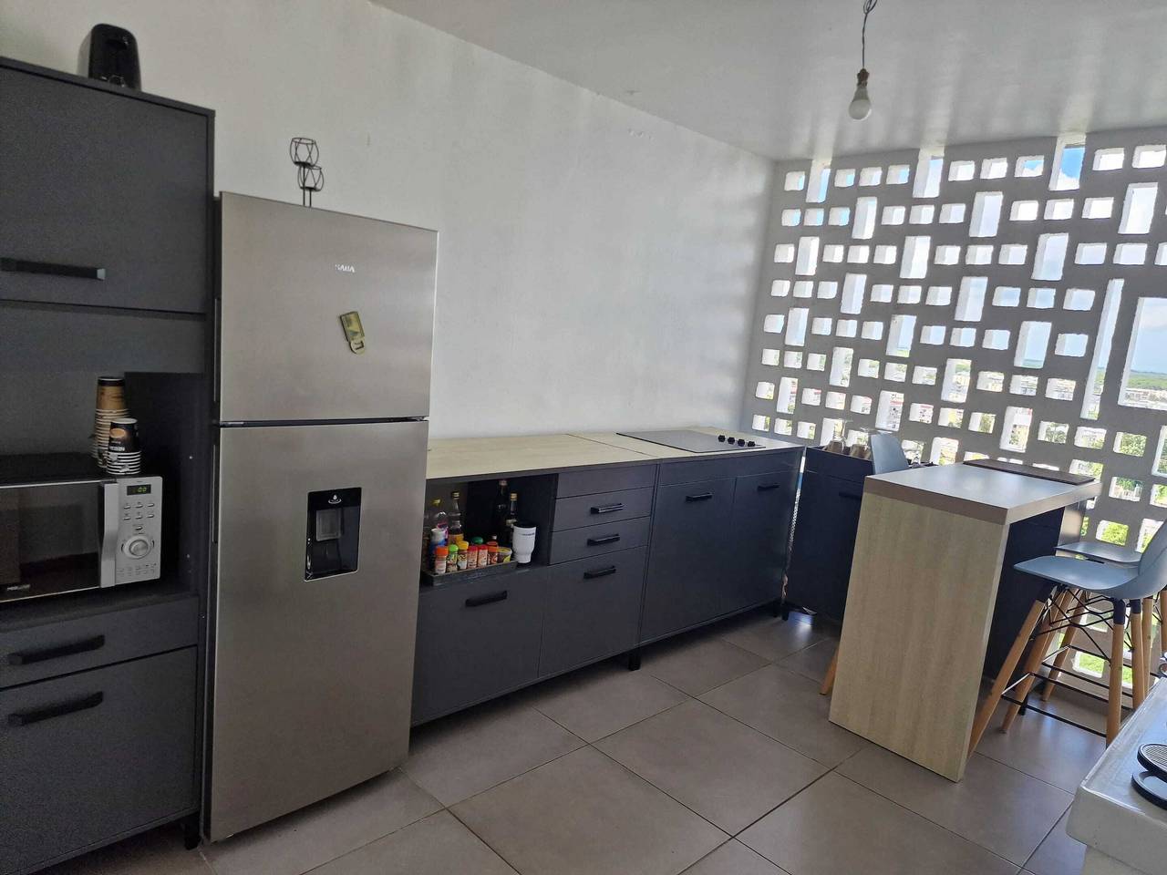 Apartamento entero, Amplio apartamento en Les Abymes con vista a la ciudad, 70 m² in Les Abymes, Guadalupe