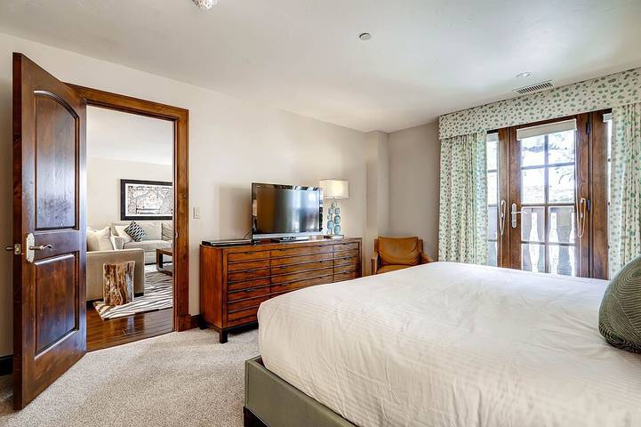 Vacation rental for 6 people, with pool and hot tub in Avon