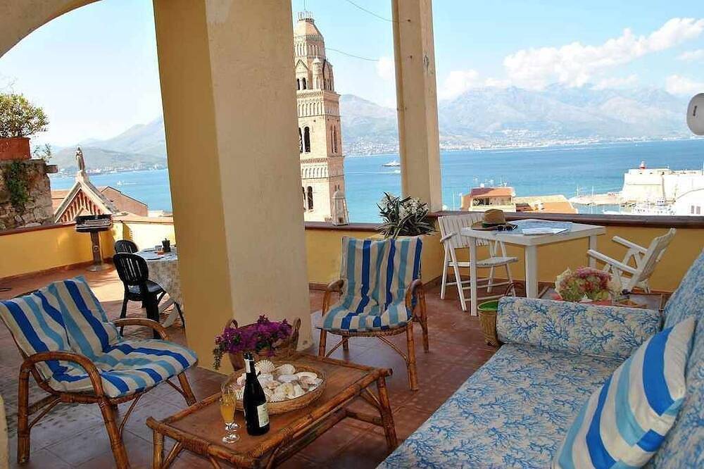 Entire apartment, Casa Cattedrale amazing sea view in Gaeta in Gaeta, Latina Province