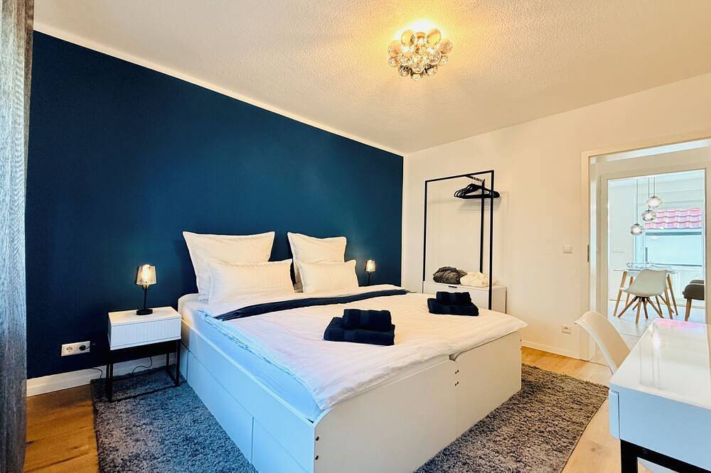 Entire apartment, Stay & Style - Nightblue Apartment, completely new in Karlsruhe, Rhine Plain