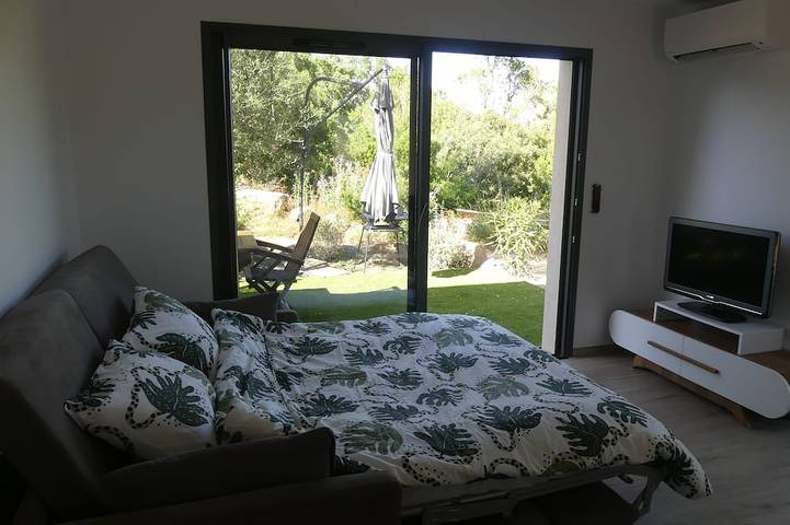 Location de vacances pour 4 personnes, avec terrasse ainsi que piscine et jardin dans Plage de Pinarello - 2