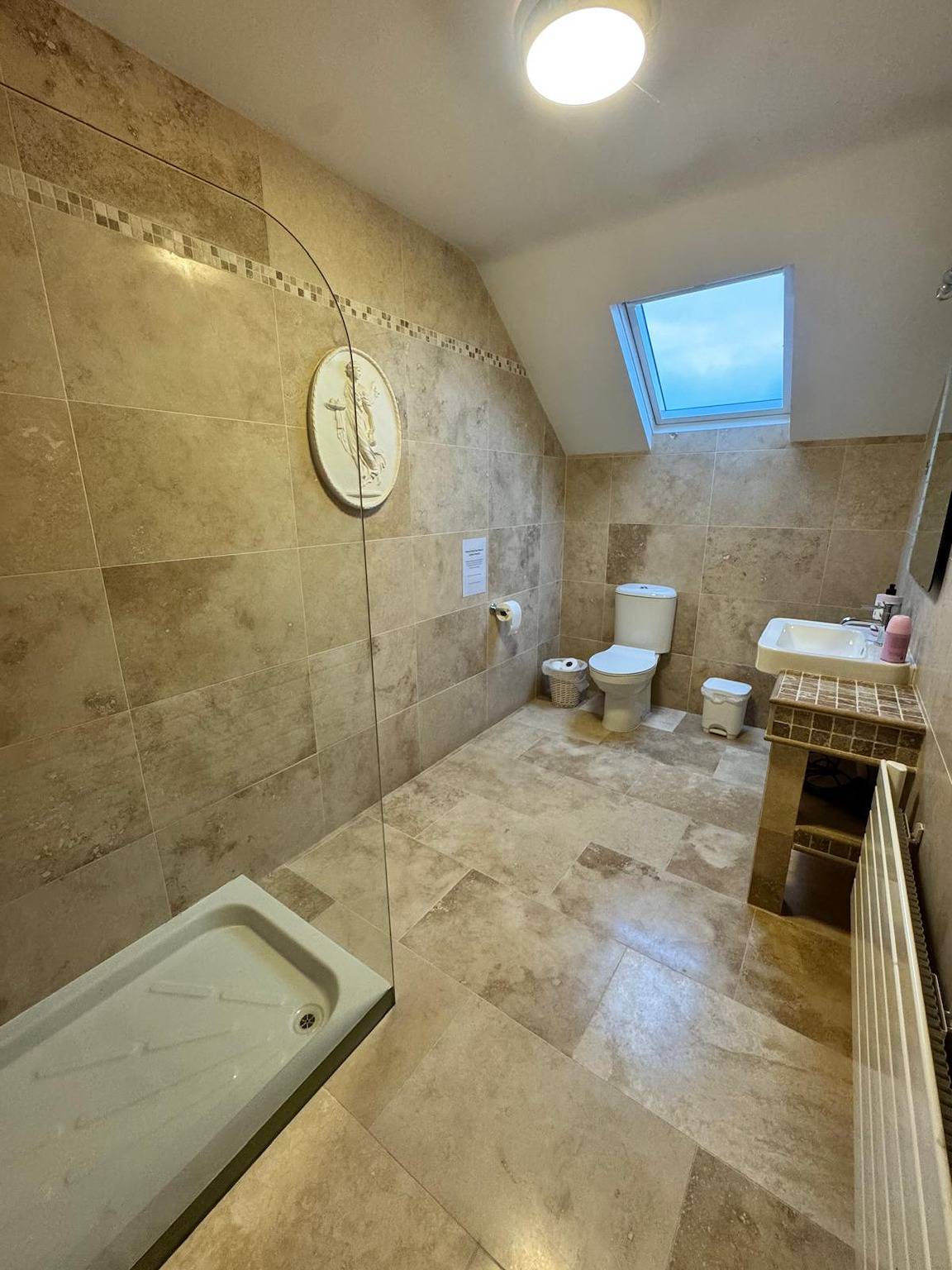Dernvale House - Double room sleeps 3 in Monaghan, County Monaghan