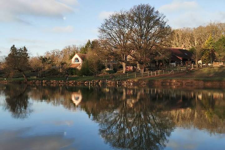 Gîte pour 6 personnes, avec terrasse et jardin à Dun-le-Poëlier