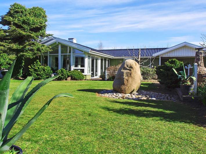 Ferienhaus für 6 Personen, mit Whirlpool und Terrasse sowie Garten und Sauna in Bork Havn