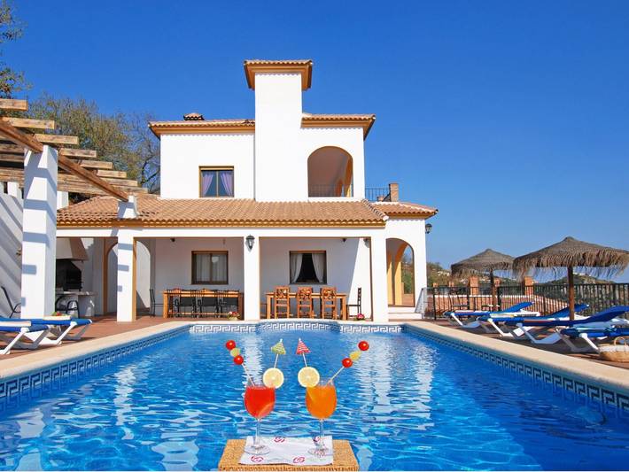 Chalet para 12 personas, con jardín además de piscina y vistas - 1