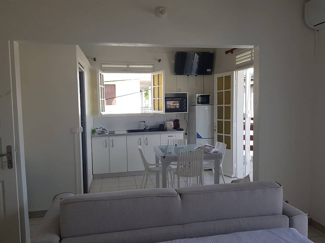 Entire studio, Modern studio in Baie Mahault 27 m² with pleasant balcony in Baie-Mahault, Guadeloupe (Caribbean)