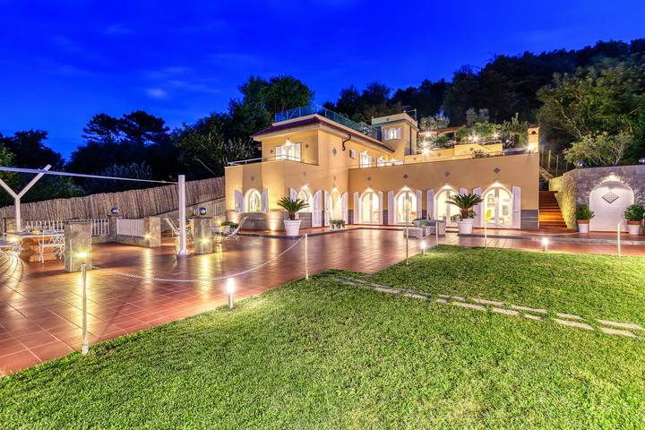 Location de vacances pour 10 personnes, avec jardin à Sorrento - 4