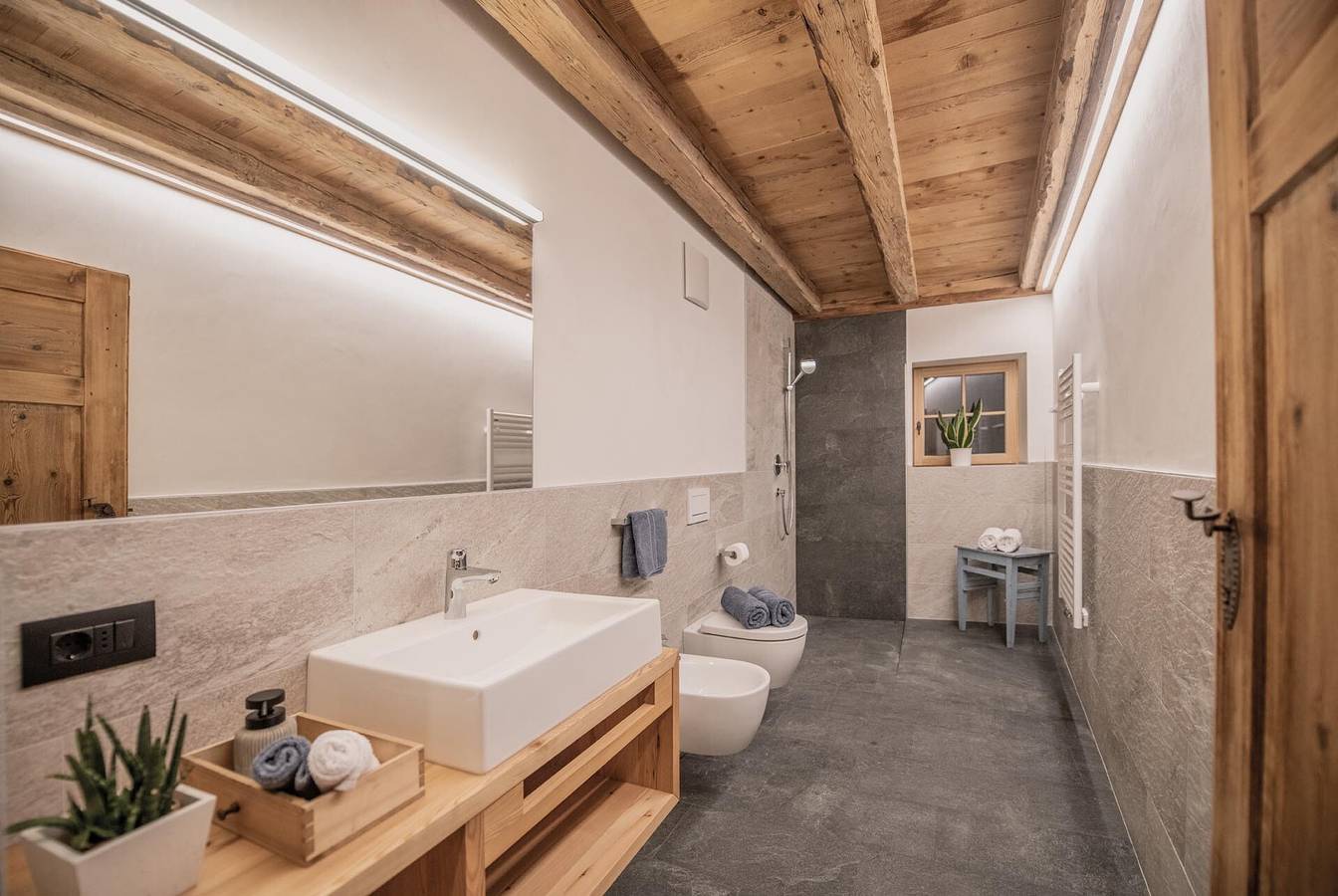 Ganze Wohnung, Ferienwohnung 'Ciasa Somuer - Sorà' mit Bergblick, Balkon und Wlan in Pieve di Marebbe, Enneberg