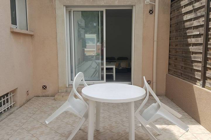 Entire apartment, Quiet studio near Aubagne in La Penne-sur-Huveaune, Mediterranean Coast (France)