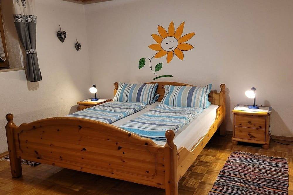 Ganze Wohnung, Gemütliche, ebenerdige Ferienwohnung (60 qm) mit zwei Schlafzimmern in Neunburg vorm Wald, Naturpark Oberpfälzer Wald