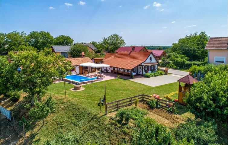 Ferienhaus für 8 Personen, mit Pool und Terrasse sowie Ausblick, mit Haustier - 1