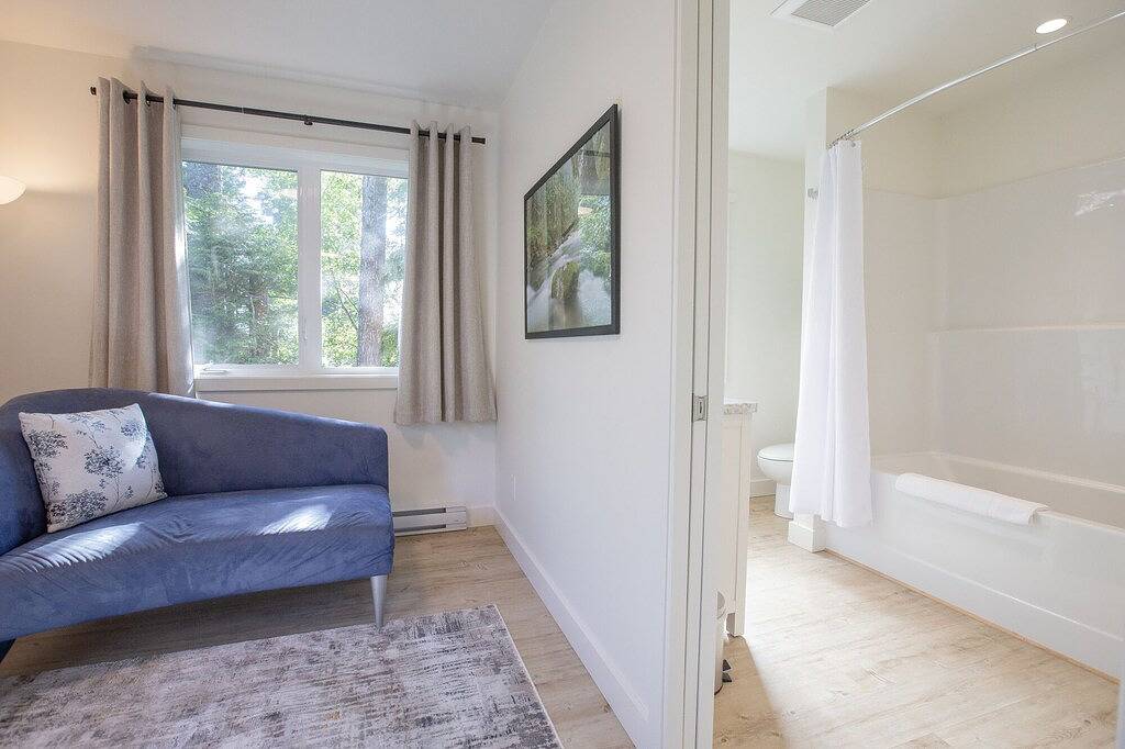 Tofino Hummingbird Cottage: Across from Chesterman Beach -\"Serenity by the Sea\" in Tofino, Alberni-Clayoquot Regional District