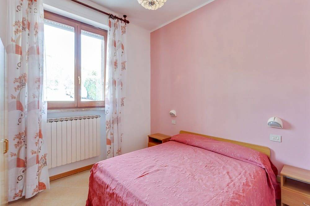 Entire apartment, Spacious Lakefront Apartment in Tuoro sul Trasimeno, Lake Trasimeno