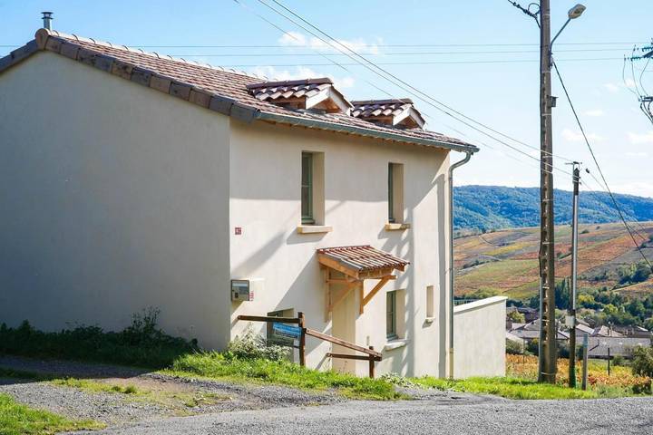 Cottage pour 6 personnes, avec vue et jardin, animaux acceptés à Pruzilly